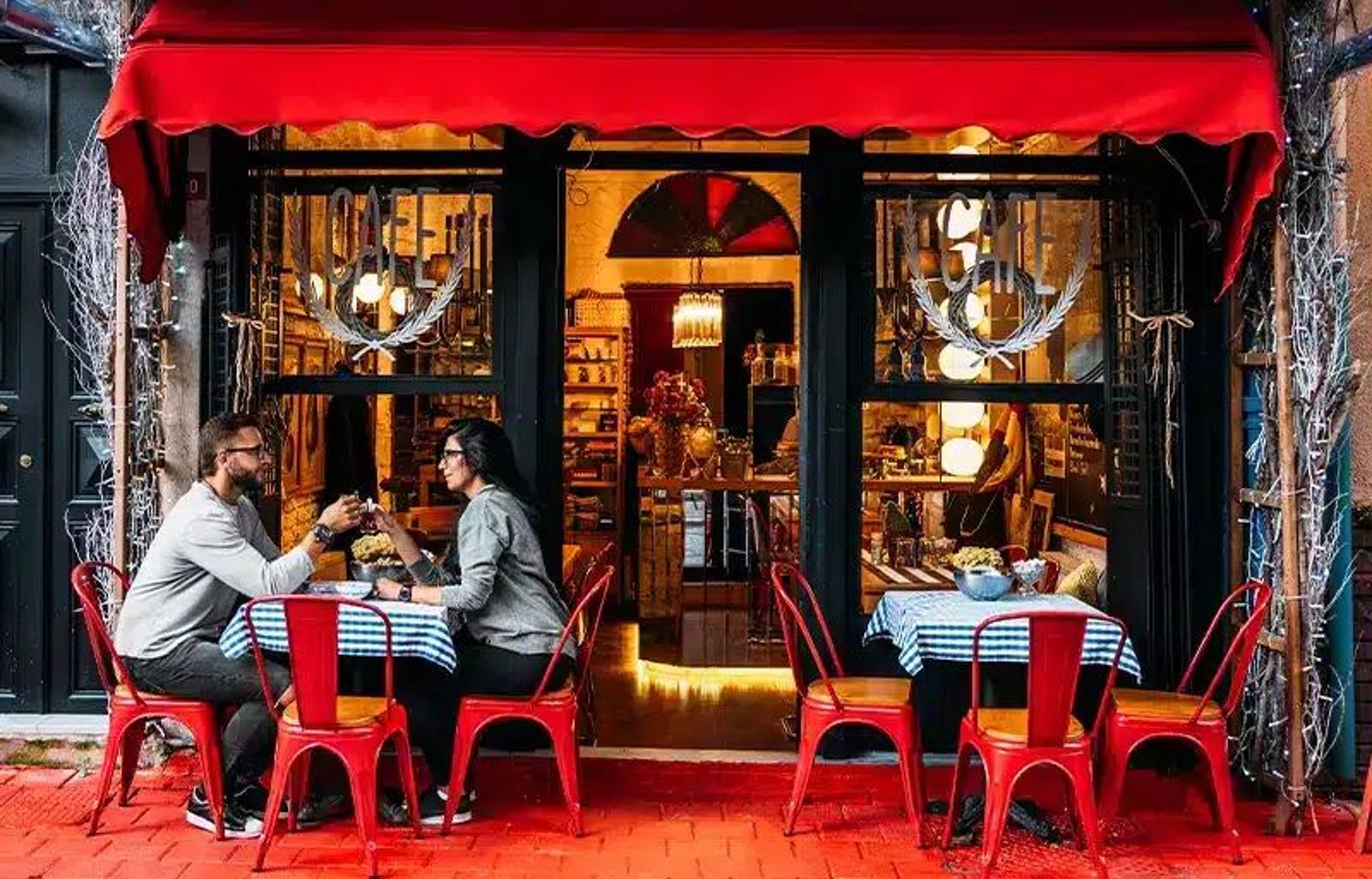 Couple Cafe Conversation French