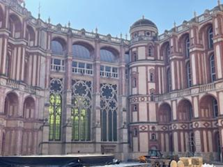 Saint-Germain-en-Laye Castle Courtyard.jpg