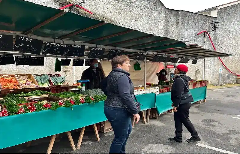 Explore the local markets & artisan stores with us as we hunt the best ingredients for tonight's dinner.